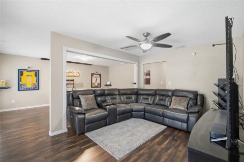 Villa ou maison à vendre à Tampa, Floride: 4 chambres, 240.52 m2 № 2207389 - photo 23