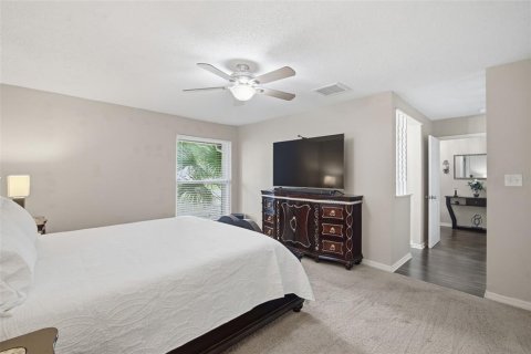 Villa ou maison à vendre à Tampa, Floride: 4 chambres, 240.52 m2 № 2207389 - photo 12