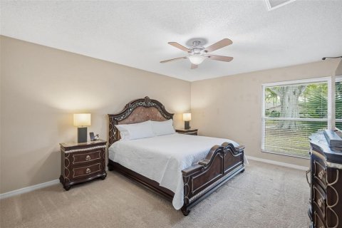 Villa ou maison à vendre à Tampa, Floride: 4 chambres, 240.52 m2 № 2207389 - photo 11