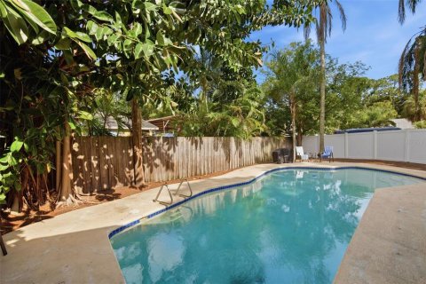 Villa ou maison à vendre à Tampa, Floride: 4 chambres, 240.52 m2 № 2207389 - photo 5