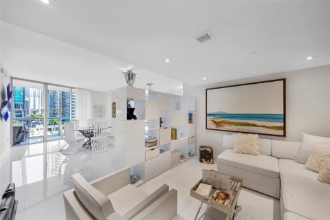 Condo in Miami, Florida, 2 bedrooms  № 2023055 - photo 8