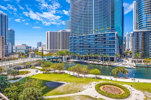 Condo in Miami, Florida, 2 bedrooms  № 2023055 - photo 29