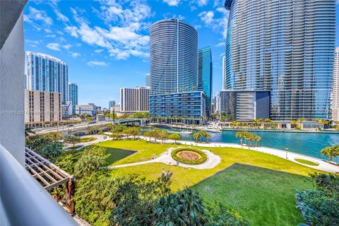 Condo in Miami, Florida, 2 bedrooms  № 2023055 - photo 30