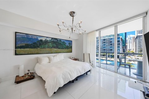 Condo in Miami, Florida, 2 bedrooms  № 2023055 - photo 16