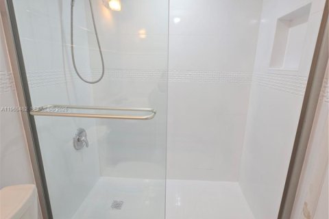 Condominio en venta en Coconut Creek, Florida, 1 dormitorio, 45.99 m2 № 2027314 - foto 5