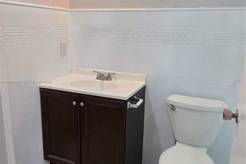 Condominio en venta en Coconut Creek, Florida, 1 dormitorio, 45.99 m2 № 2027314 - foto 7