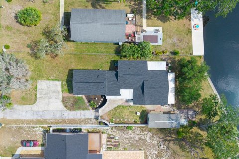 Commercial property in New Port Richey, Florida 4 bedrooms, 212.1 sq.m. № 2211185 - photo 2