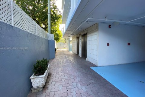 Снять в аренду кондоминиум в Майами, Флорида 2 спальни, 58.06м2, № 1992737 - фото 2