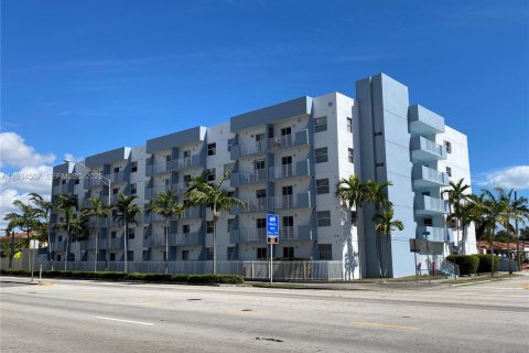 Снять в аренду кондоминиум в Майами, Флорида 2 спальни, 58.06м2, № 1992737 - фото 5