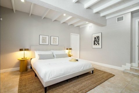 House in Fort Lauderdale, Florida 6 bedrooms, 325.16 sq.m. № 2158169 - photo 16