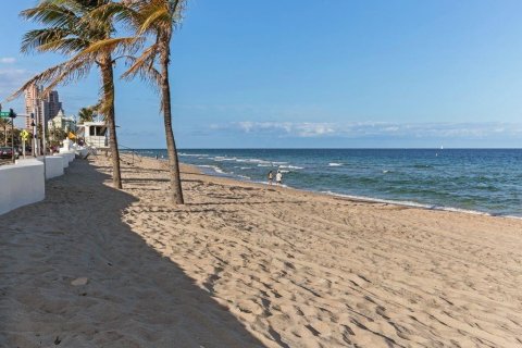 House in Fort Lauderdale, Florida 6 bedrooms, 325.16 sq.m. № 2158169 - photo 2