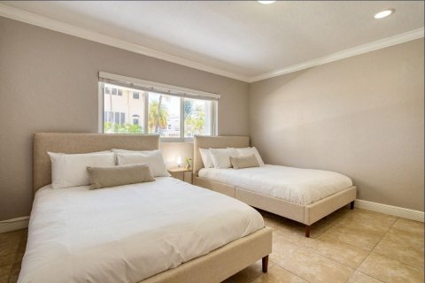 House in Fort Lauderdale, Florida 6 bedrooms, 325.16 sq.m. № 2158169 - photo 25