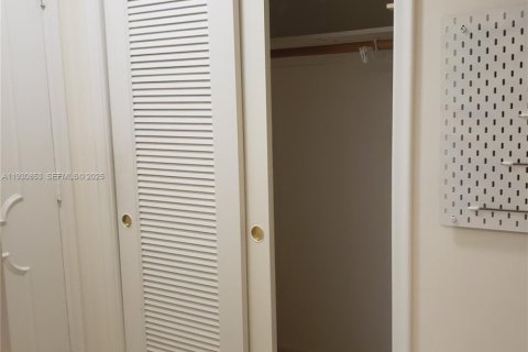 Condominio en venta en Hallandale Beach, Florida, 1 dormitorio, 67.82 m2 № 1989525 - foto 13