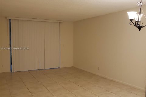 Condominio en venta en Hallandale Beach, Florida, 1 dormitorio, 67.82 m2 № 1989525 - foto 3