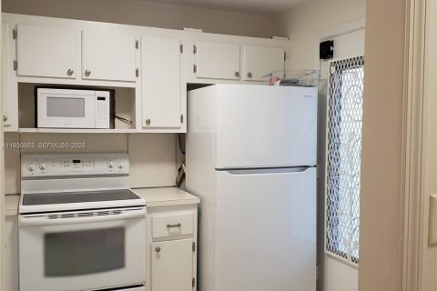 Condominio en venta en Hallandale Beach, Florida, 1 dormitorio, 67.82 m2 № 1989525 - foto 11