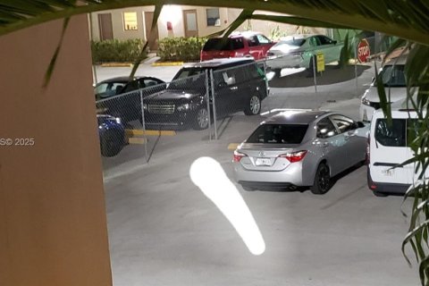 Condominio en venta en Hallandale Beach, Florida, 1 dormitorio, 67.82 m2 № 1989525 - foto 2