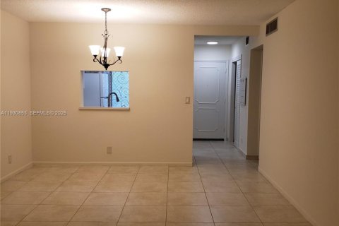 Condominio en venta en Hallandale Beach, Florida, 1 dormitorio, 67.82 m2 № 1989525 - foto 10