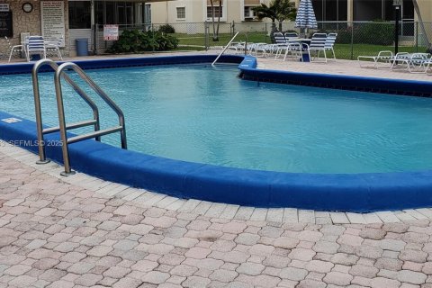 Condominio en venta en Hallandale Beach, Florida, 1 dormitorio, 67.82 m2 № 1989525 - foto 15