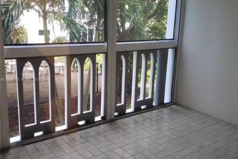 Condominio en venta en Hallandale Beach, Florida, 1 dormitorio, 67.82 m2 № 1989525 - foto 9