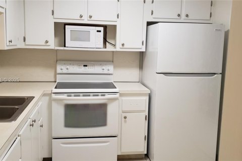 Condominio en venta en Hallandale Beach, Florida, 1 dormitorio, 67.82 m2 № 1989525 - foto 1