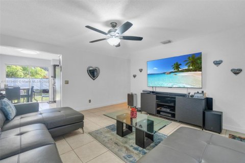 House in Fort Lauderdale, Florida 3 bedrooms, 101.45 sq.m. № 1783939 - photo 12
