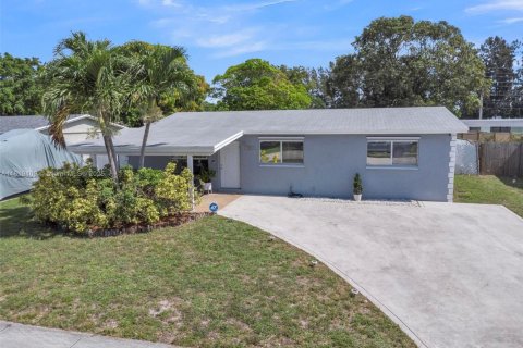 House in Fort Lauderdale, Florida 3 bedrooms, 101.45 sq.m. № 1783939 - photo 2