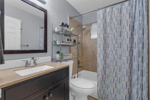 House in Fort Lauderdale, Florida 3 bedrooms, 101.45 sq.m. № 1783939 - photo 18