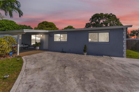 House in Fort Lauderdale, Florida 3 bedrooms, 101.45 sq.m. № 1783939 - photo 1