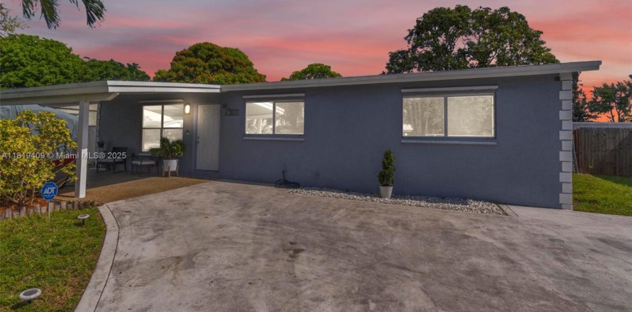 House in Fort Lauderdale, Florida 3 bedrooms, 101.45 sq.m. № 1783939