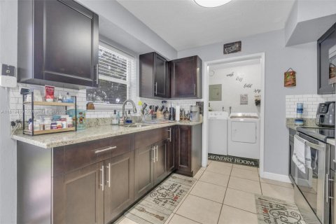 House in Fort Lauderdale, Florida 3 bedrooms, 101.45 sq.m. № 1783939 - photo 10