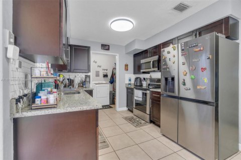House in Fort Lauderdale, Florida 3 bedrooms, 101.45 sq.m. № 1783939 - photo 7