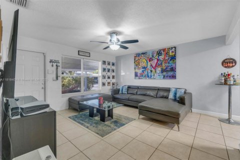 House in Fort Lauderdale, Florida 3 bedrooms, 101.45 sq.m. № 1783939 - photo 14