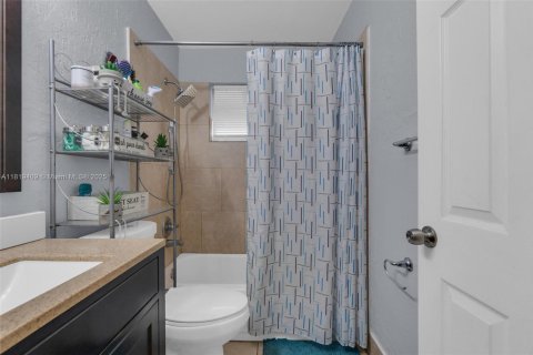 House in Fort Lauderdale, Florida 3 bedrooms, 101.45 sq.m. № 1783939 - photo 20