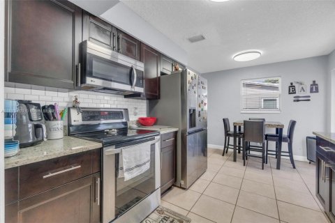 House in Fort Lauderdale, Florida 3 bedrooms, 101.45 sq.m. № 1783939 - photo 8