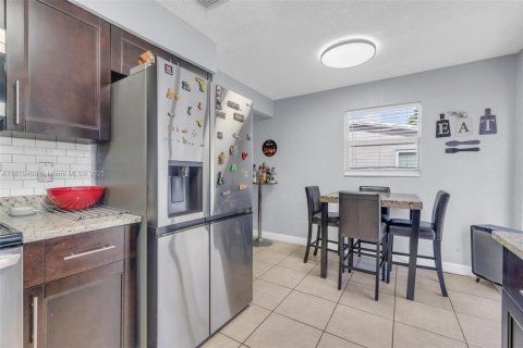 House in Fort Lauderdale, Florida 3 bedrooms, 101.45 sq.m. № 1783939 - photo 28