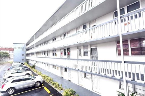 Condominio en venta en Miami, Florida, 1 dormitorio, 79.99 m2 № 1993629 - foto 29