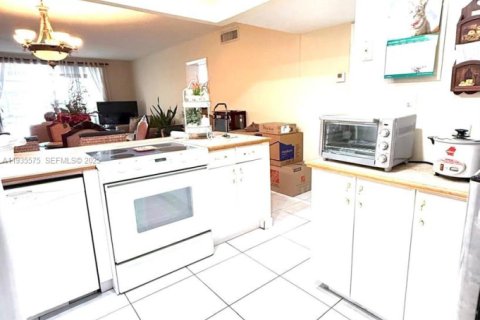 Condominio en venta en Miami, Florida, 1 dormitorio, 79.99 m2 № 1993629 - foto 14