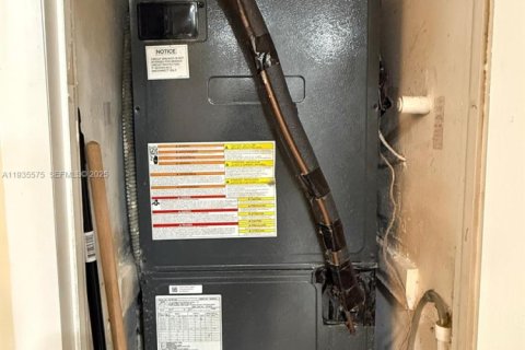 Condominio en venta en Miami, Florida, 1 dormitorio, 79.99 m2 № 1993629 - foto 21