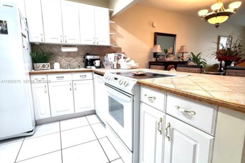 Condominio en venta en Miami, Florida, 1 dormitorio, 79.99 m2 № 1993629 - foto 15