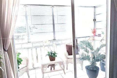 Condominio en venta en Miami, Florida, 1 dormitorio, 79.99 m2 № 1993629 - foto 1