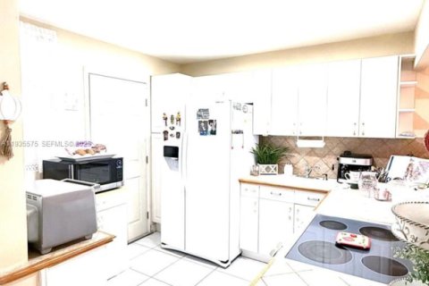 Condominio en venta en Miami, Florida, 1 dormitorio, 79.99 m2 № 1993629 - foto 13