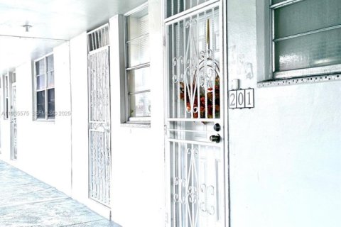 Condominio en venta en Miami, Florida, 1 dormitorio, 79.99 m2 № 1993629 - foto 24