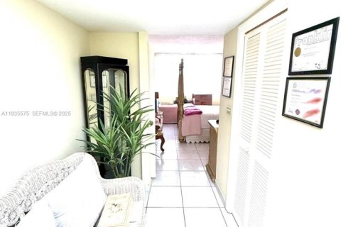 Condominio en venta en Miami, Florida, 1 dormitorio, 79.99 m2 № 1993629 - foto 17