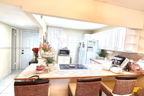 Condominio en venta en Miami, Florida, 1 dormitorio, 79.99 m2 № 1993629 - foto 10