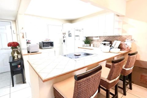 Condominio en venta en Miami, Florida, 1 dormitorio, 79.99 m2 № 1993629 - foto 9