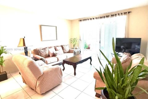 Condominio en venta en Miami, Florida, 1 dormitorio, 79.99 m2 № 1993629 - foto 6