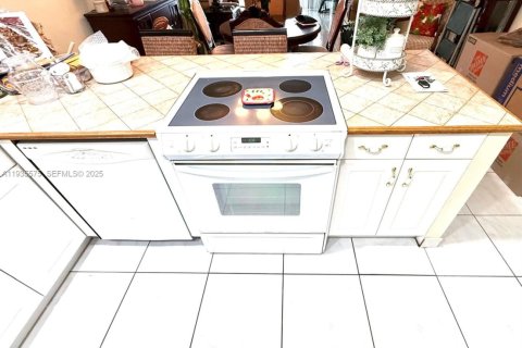 Condominio en venta en Miami, Florida, 1 dormitorio, 79.99 m2 № 1993629 - foto 16