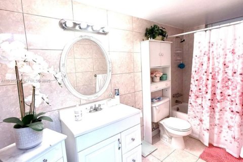 Condominio en venta en Miami, Florida, 1 dormitorio, 79.99 m2 № 1993629 - foto 20