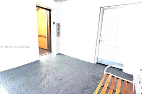Condominio en venta en Miami, Florida, 1 dormitorio, 79.99 m2 № 1993629 - foto 22