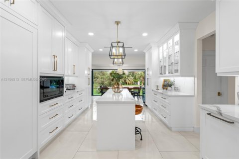 Villa ou maison à vendre à Pinecrest, Floride: 6 chambres, 556.58 m2 № 2418011 - photo 8